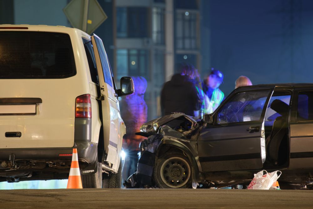 Traffic accident at night due to a drunk driver.